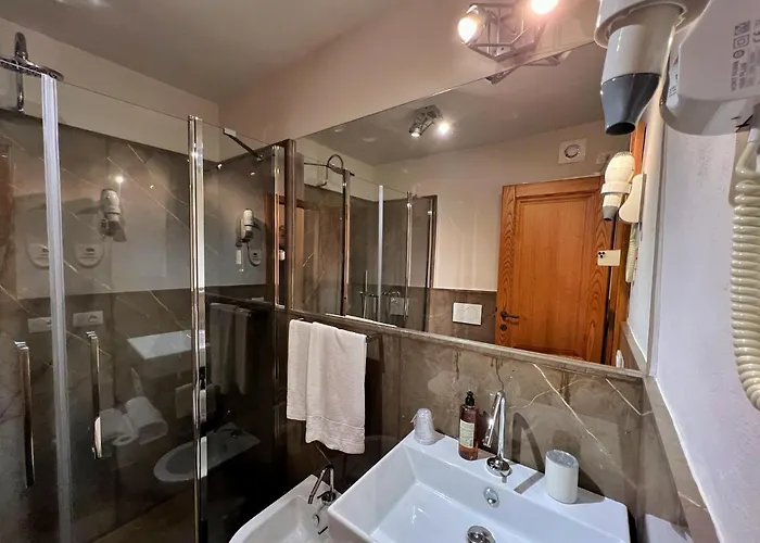 Monastero Sant'anna In Camprena בית חווה