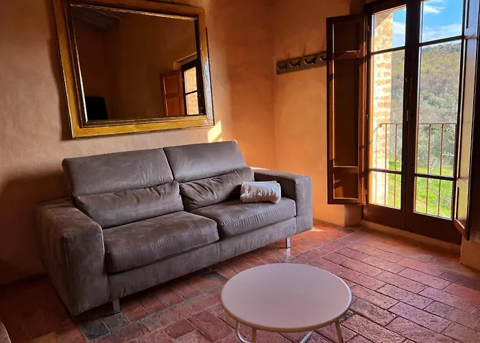 Monastero Sant'anna In Camprena בית חווה *