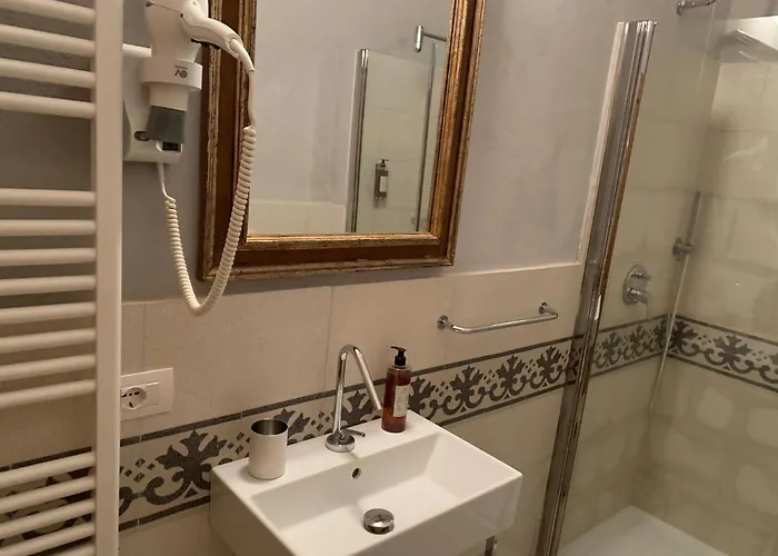 Monastero Sant'anna In Camprena בית חווה